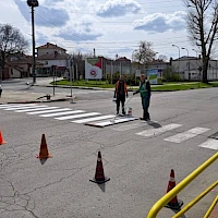 Започна поетапно освежаване на маркировката на пешеходните пътеки